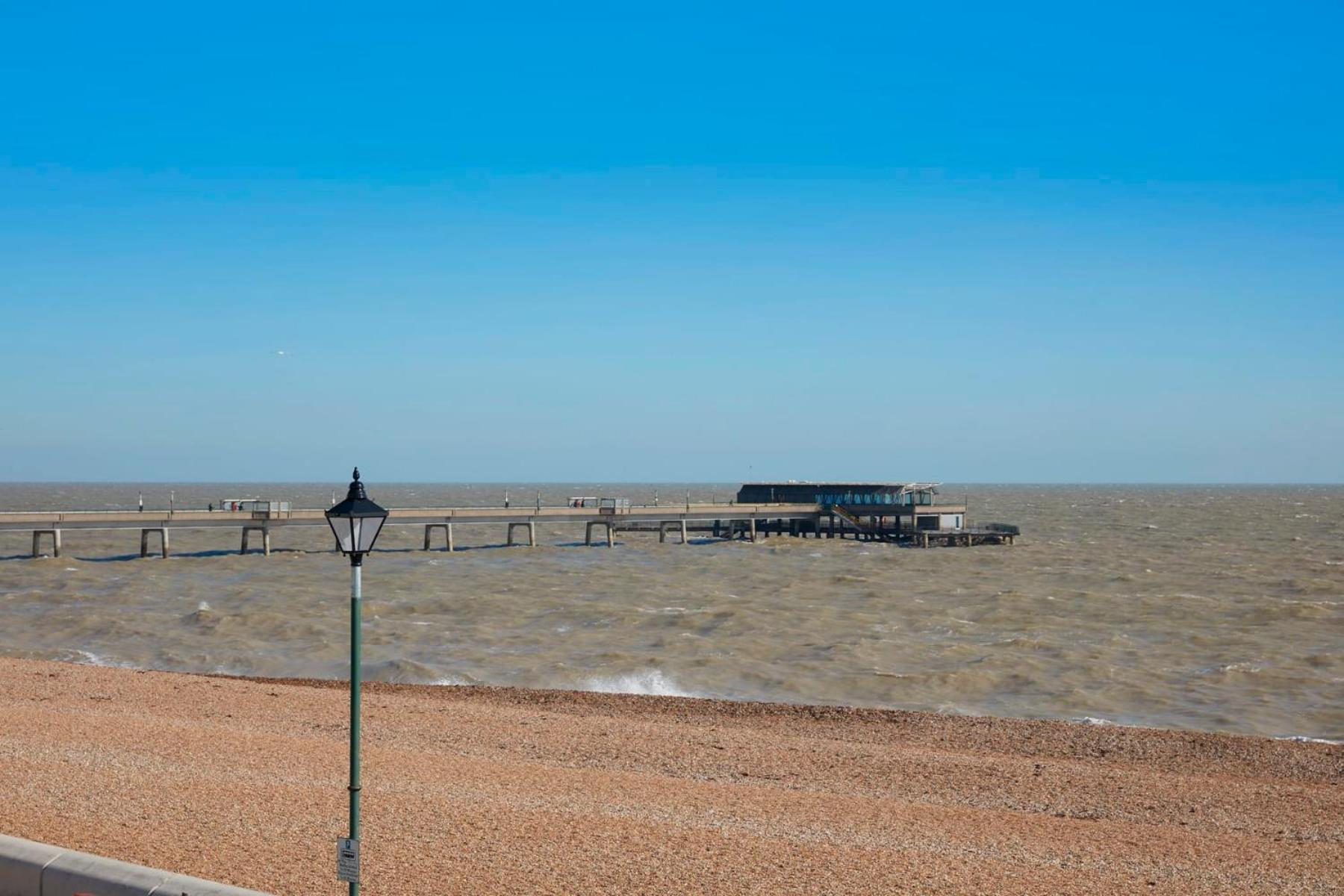 Spacious Beach Front Apartment With Stunning Sea Views Deal Exterior foto