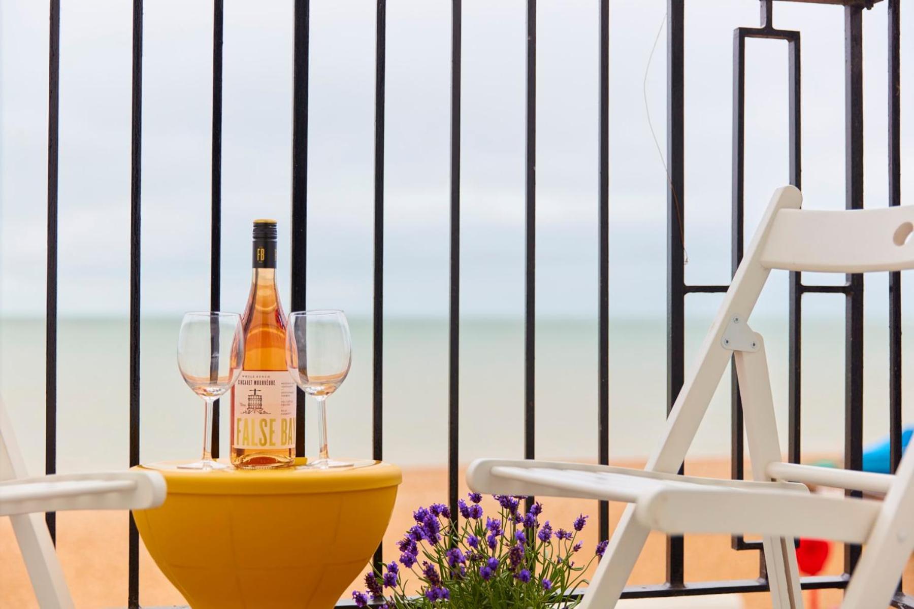Spacious Beach Front Apartment With Stunning Sea Views Deal Exterior foto